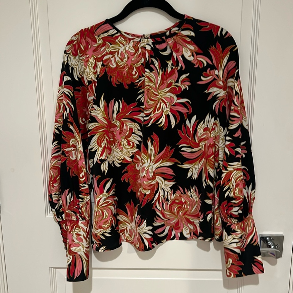 Who would wear floral blouse